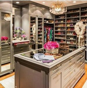 Meet your Posher, Katt from Katt's Curated Closet